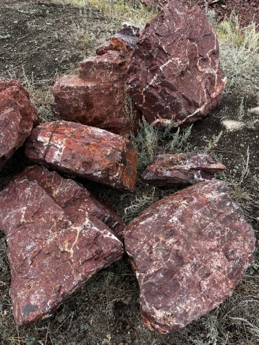 Ландшафтные глыбы красно-фиолетовые 200-1000 килограмм купить в Покачи