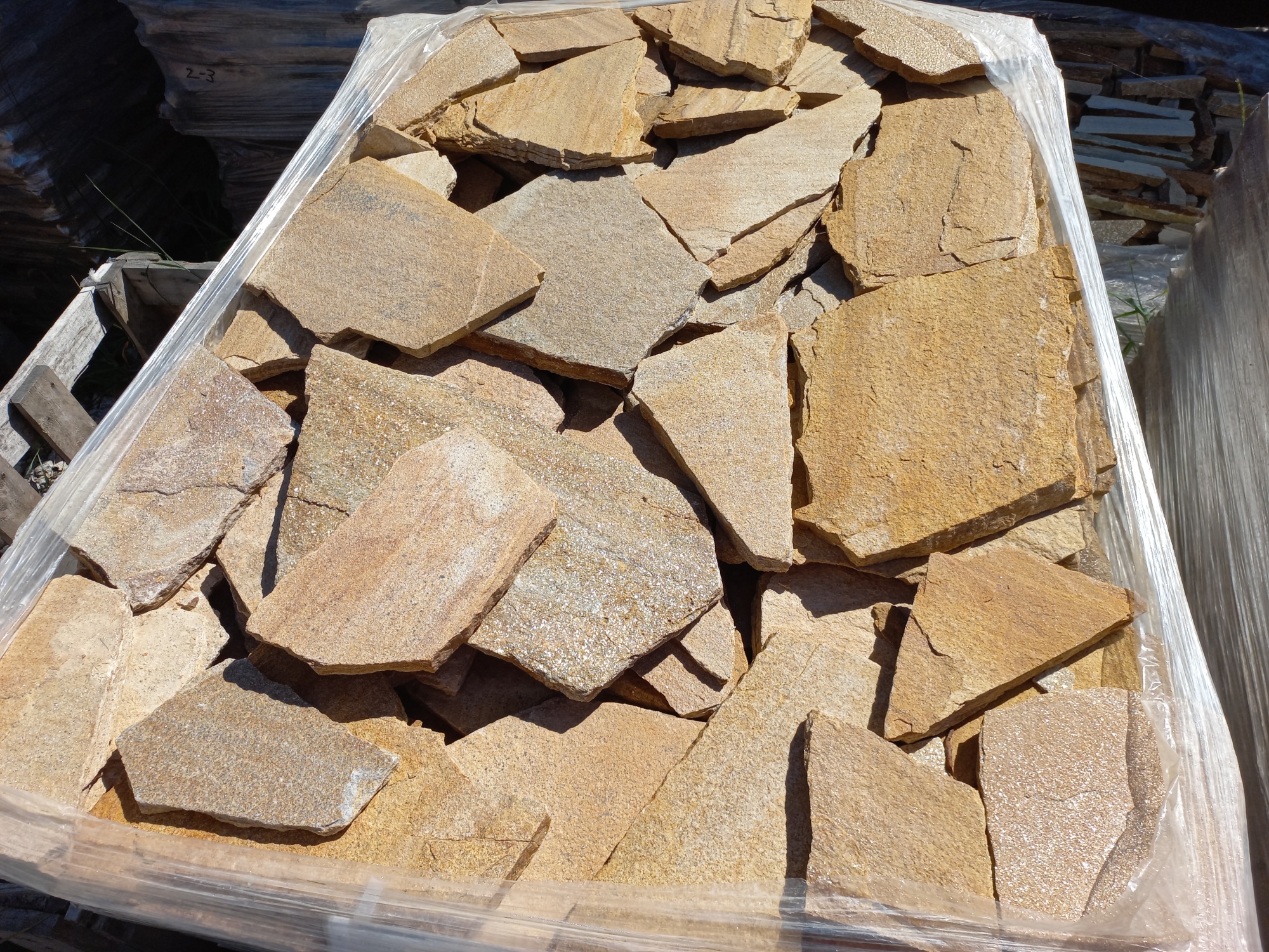 Плитняк златолит жёлтый золотистый для фасада 1,5-3см купить в Покачи