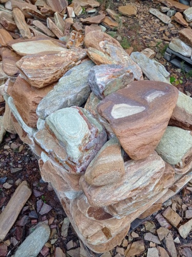 Златолит жёлтый, жёлто-зелёный глыбки и валуны для ланшафтного дизайна купить в Покачи