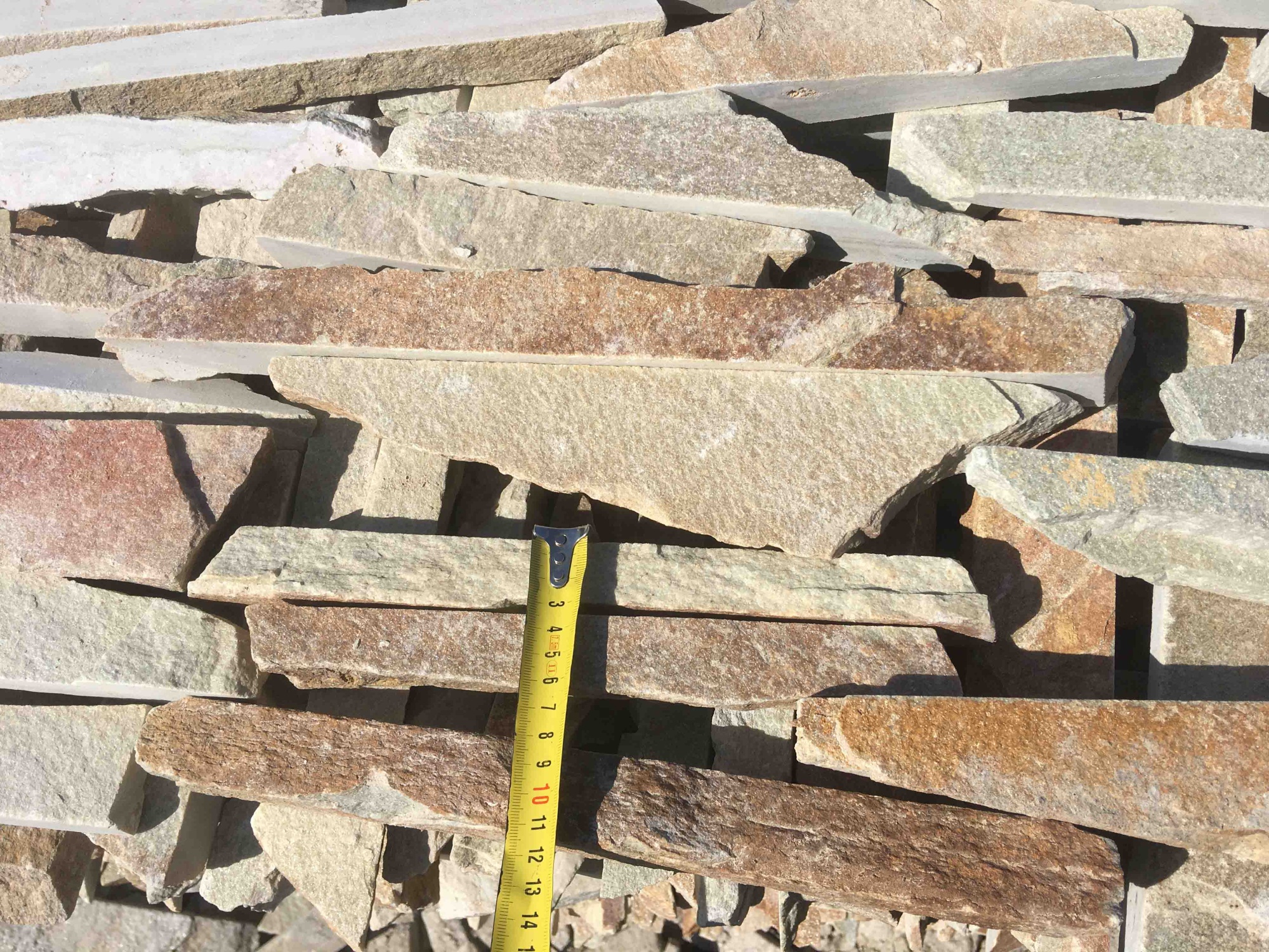 Горбушка златолит золотистый для облицовки купить в Покачи