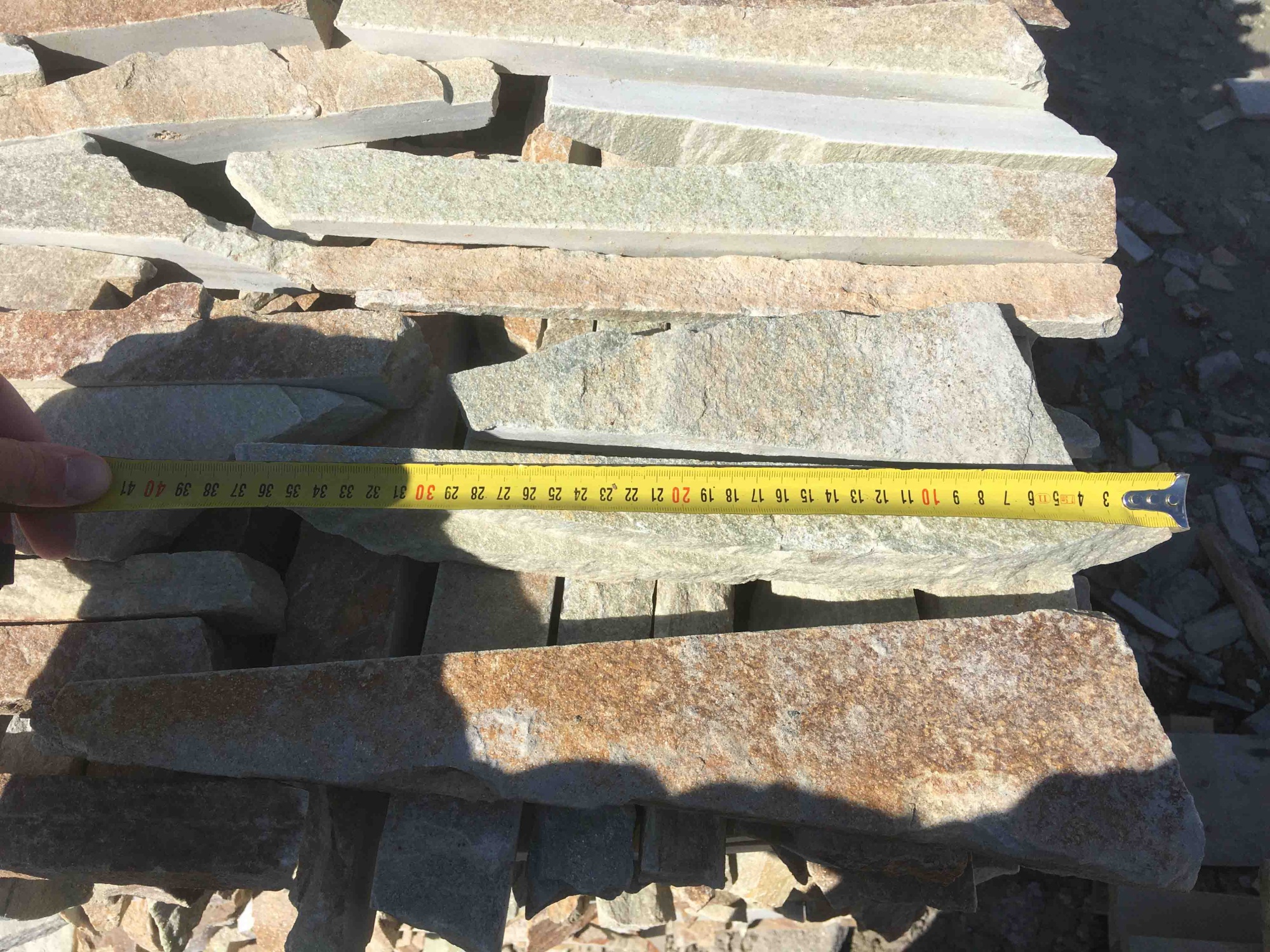 Горбушка златолит золотистый для облицовки купить в Покачи