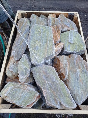 Златолит жёлтый, жёлто-зелёный глыбки и валуны для ланшафтного дизайна купить в Покачи
