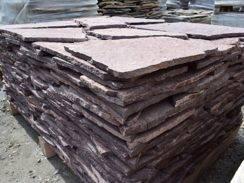 Плитняк лемезит бордовый для облицовки цоколя 20-25 мм  купить в Покачи