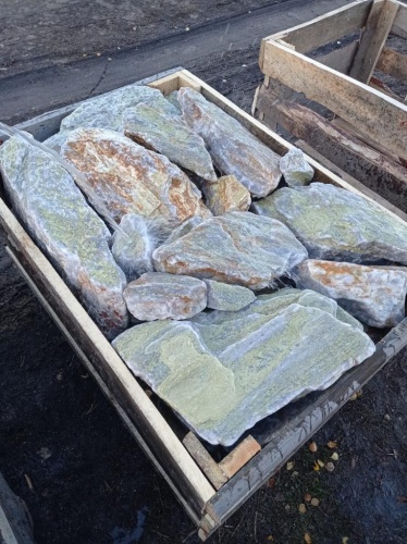 Златолит жёлтый, жёлто-зелёный глыбки и валуны для ланшафтного дизайна купить в Покачи