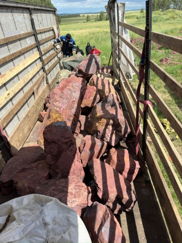 Ландшафтные глыбы красно-фиолетовые 200-1000 килограмм купить в Покачи