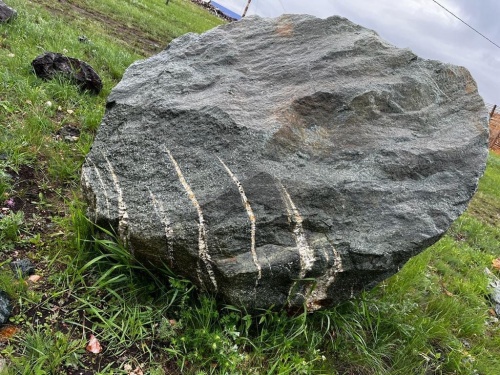 Гигантские зелёные валуны для ландшафтного дизайна весом более 5 тонн купить в Покачи