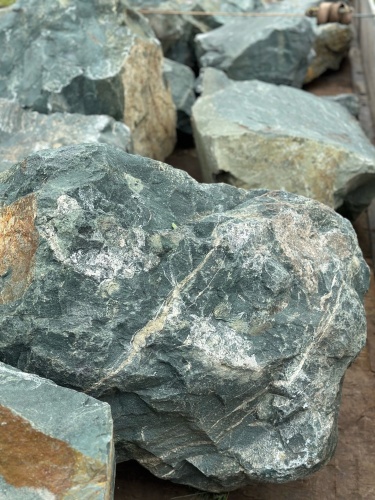 Камни для ландшафтного дизайна зелёные 10-60 килограмм купить в Покачи