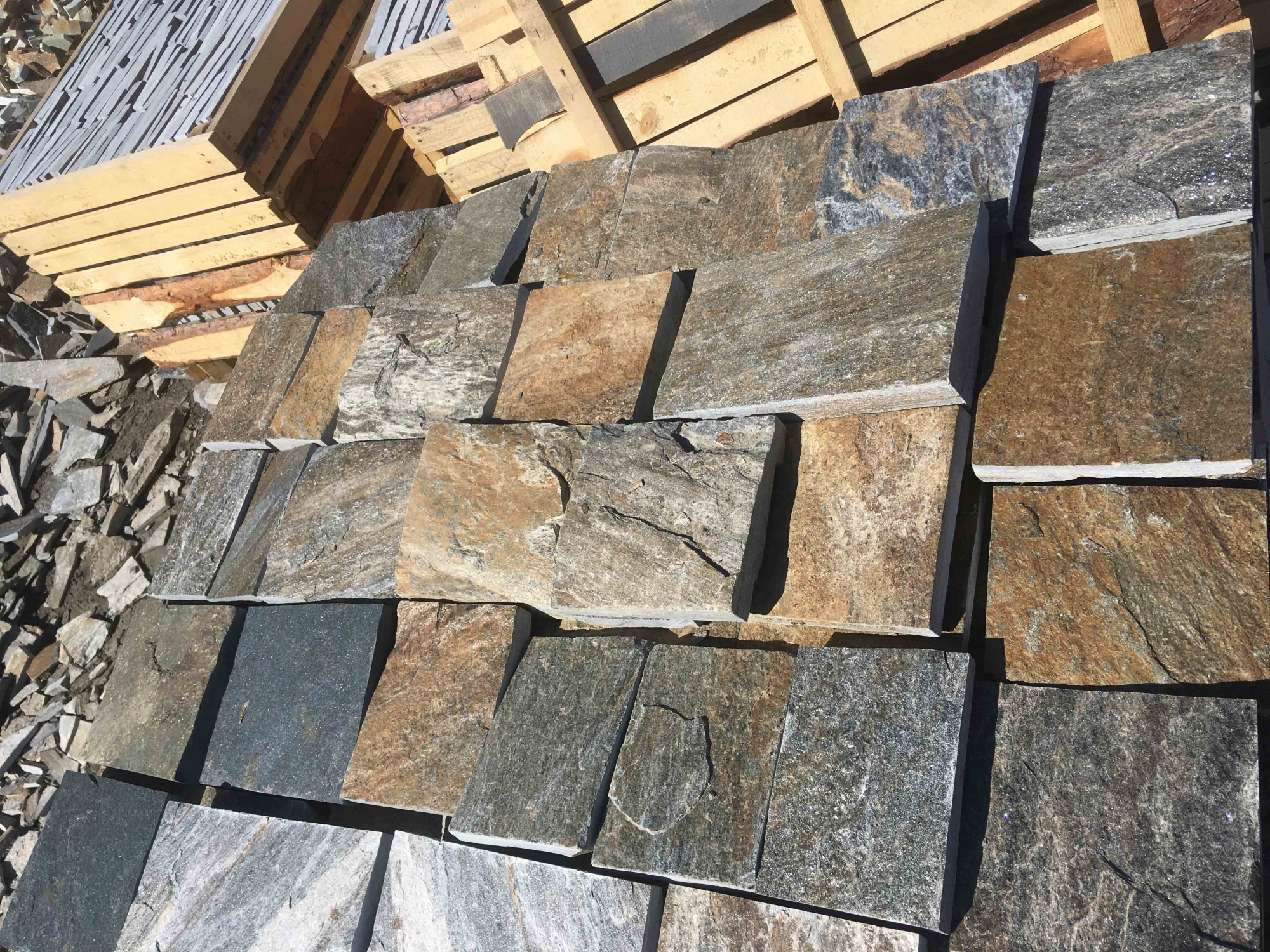 Плитка пилёная златолит Уральский для фасада купить в Покачи