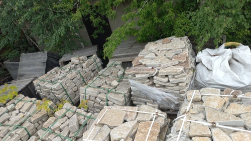 Плитняк гранитный галтованный купить в Покачи