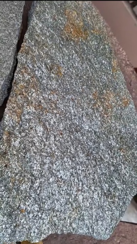 Плитняк златолит серебристый для цоколя, отмостки купить в Покачи