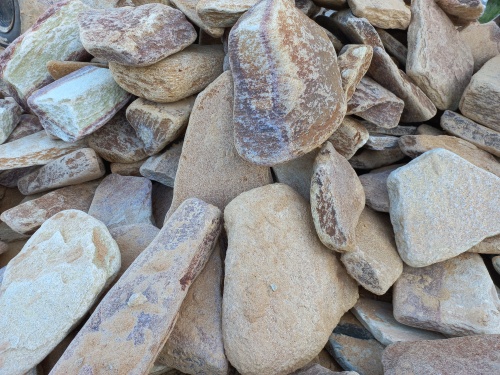 Златолит жёлтый, жёлто-зелёный глыбки и валуны для ланшафтного дизайна купить в Покачи