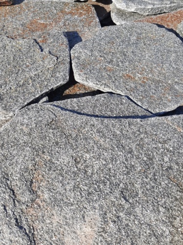 Златолит серебристый галтованный для лестниц купить в Покачи