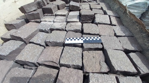 Лемезит колотая брусчатка 10 * 10 см. для парковки купить в Покачи