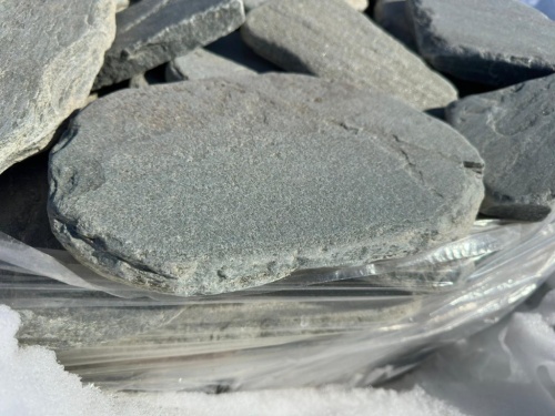 Плитняк златолит зелёный галтованный для мощения на бетон купить в Покачи